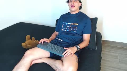 Snapshot of robisson_zack chatting on September 30, 1:23 am Robisson Zack online show from September 30, 1:23 am