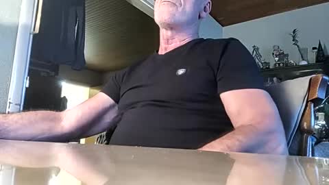 Snapshot of robke1966 chatting on December 31, 8:04 am robke1966 online show from December 31, 8:04 am