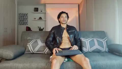 roby_millerr online show from January 18, 2:13 am