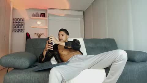 roby_millerr online show from March 19, 2:26 am