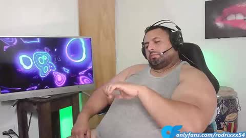 Snapshot of rodrixxx54 chatting on January 15, 1:23 am rodrixxx54 online show from January 15, 1:23 am