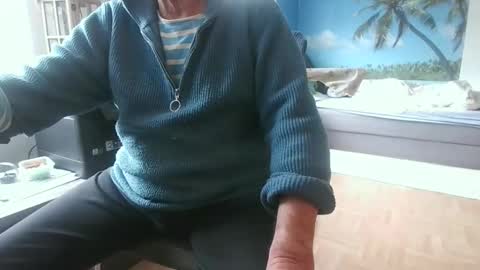 rolandloser1000 online show from May 13, 7:38 am