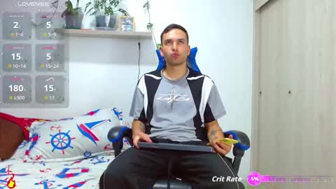 Snapshot of rolos_hot32 chatting on October 29, 10:45 pm rolos_hot32 online show from October 29, 10:45 pm