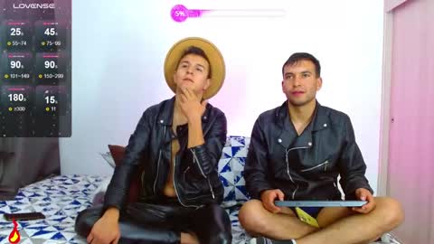 Snapshot of rolos_hot32 chatting on December 13, 4:38 pm rolos_hot32 online show from December 13, 4:38 pm