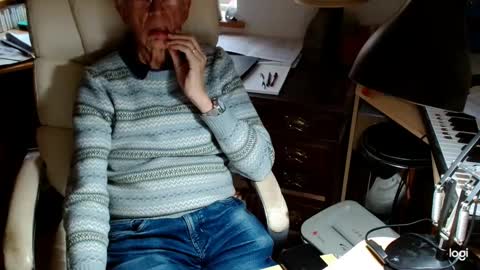 Snapshot of rolydawe chatting on October 17, 10:08 am rolydawe online show from October 17, 10:08 am