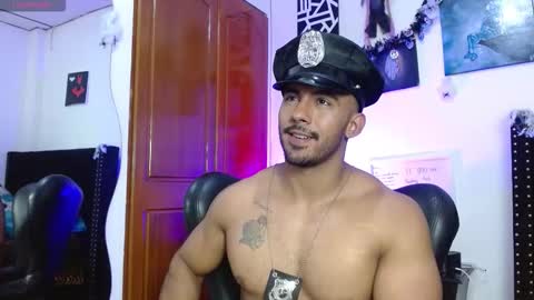 Snapshot of romanpearce_ chatting on October 26, 6:21 pm Roman online show from October 26, 6:21 pm