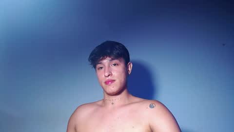 rowanboy23 online show from April 21, 7:14 am