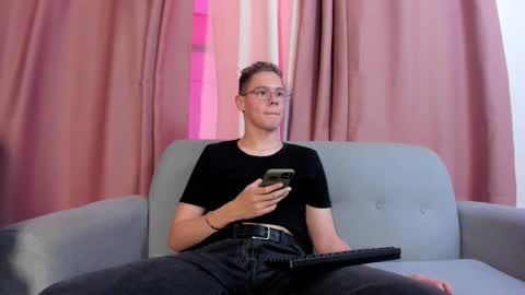 Snapshot of royal_fantasy2 chatting on September 27, 8:39 pm Kairo  online show from September 27, 8:39 pm