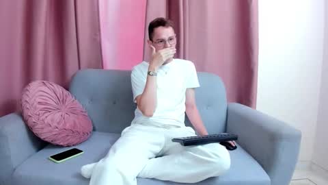 Snapshot of royal_fantasy2 chatting on October 10, 7:51 pm Kairo  online show from October 10, 7:51 pm