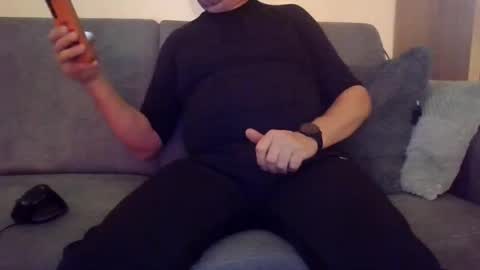 runner_1978 online show from December 11, 8:38 pm