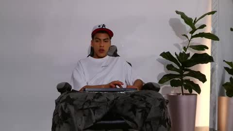  R U S S E L L  online show from November 10, 12:15 am