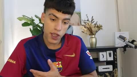  R U S S E L L  online show from April 9, 6:19 am