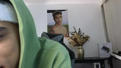  R U S S E L L  online show from April 11, 1:24 am