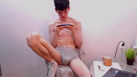 Snapshot of ryan_goslin chatting on October 6, 11:09 pm Ryan online show from October 6, 11:09 pm