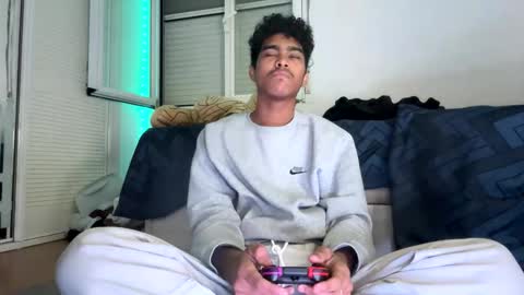 ryan_hil online show from October 26, 4:20 pm