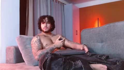 Snapshot of ryan_warren18 chatting on September 19, 4:46 am RYAN online show from September 19, 4:46 am