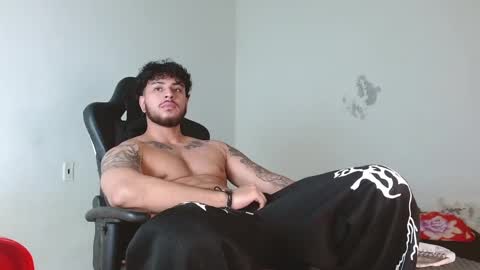 Snapshot of ryan_warren18 chatting on February 18, 4:58 am RYAN online show from February 18, 4:58 am