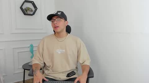 Snapshot of ryanfuller_ chatting on October 29, 3:26 pm Ryan  online show from October 29, 3:26 pm