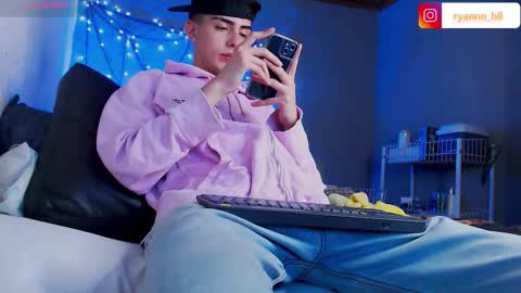 Ryannhill  online show from January 6, 4:05 am