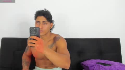 ryanwhite3 online show from October 29, 1:30 am