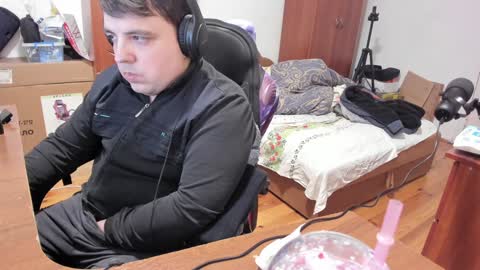 1141323  my Lord Mister Max   moms treasure online show from December 30, 10:45 pm