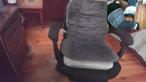 1141323  my Lord Mister Max   moms treasure online show from February 24, 12:17 pm