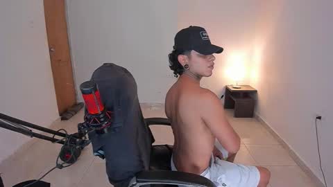 Snapshot of saenz_hotx chatting on October 24, 10:44 pm saenz_hotx online show from October 24, 10:44 pm