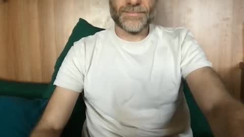 saint009 online show from April 24, 4:20 pm