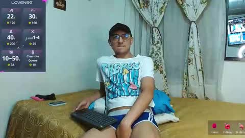 Snapshot of samfox_ chatting on September 17, 11:33 am SAM online show from September 17, 11:33 am