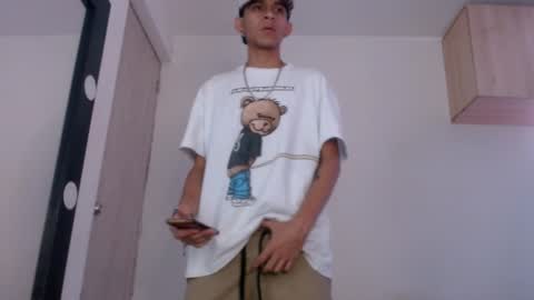 Snapshot of samuel_suarez chatting on December 7, 9:00 pm   online show from December 7, 9:00 pm