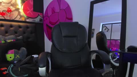 santi online show from December 4, 2:15 pm