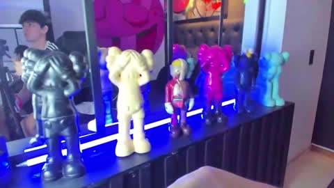 santi online show from January 8, 4:22 pm