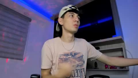 santi online show from October 16, 5:59 am