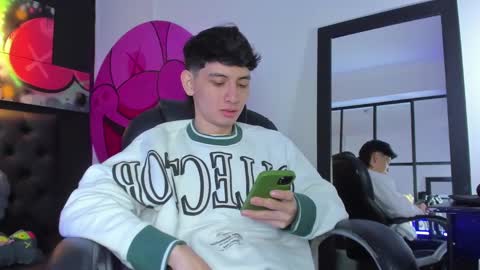 santi online show from February 11, 2:57 pm