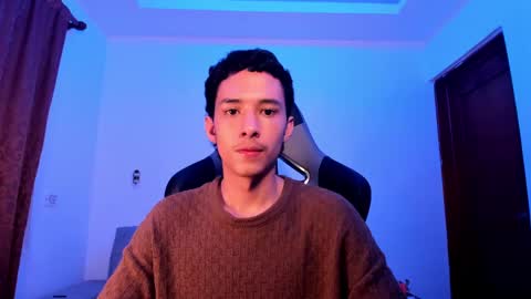 santi_twink19 online show from December 10, 6:01 am