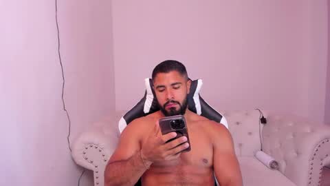 santiago_huntt online show from February 15, 12:33 pm