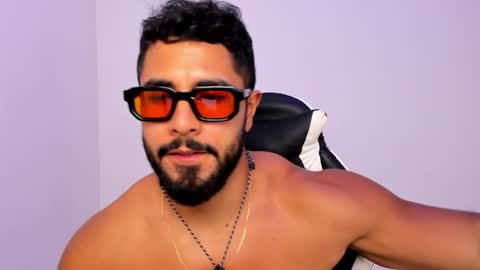 santiago_huntt online show from April 6, 9:04 pm