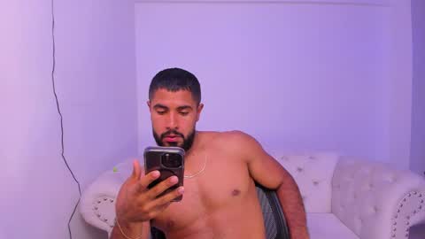 santiago_huntt online show from January 7, 10:08 pm