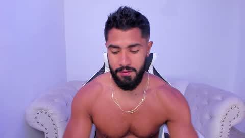 santiago_huntt online show from October 25, 12:18 pm