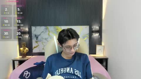 santiago_russo18 online show from November 13, 3:55 am