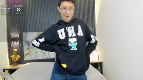 santiago_russo18 online show from October 9, 1:16 pm