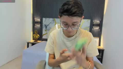 santiago_russo18 online show from September 19, 12:38 pm