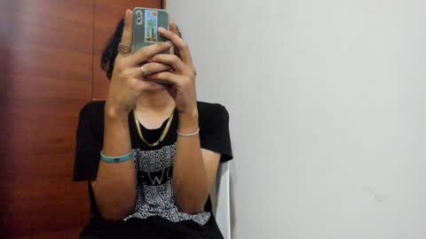 Snapshot of santiagoxxxtreme_ chatting on December 5, 5:18 pm Santiago    online show from December 5, 5:18 pm