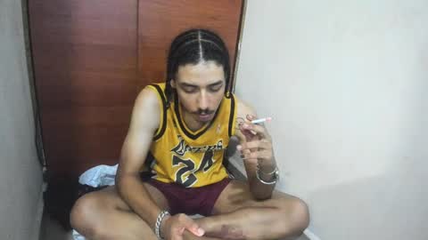 Snapshot of santiagoxxxtreme_ chatting on December 30, 3:24 pm Santiago    online show from December 30, 3:24 pm