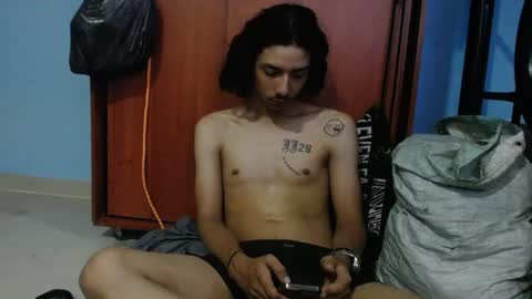 Snapshot of santiagoxxxtreme_ chatting on February 4, 1:23 am Santiago    online show from February 4, 1:23 am