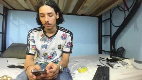 Snapshot of santiagoxxxtreme_ chatting on January 23, 1:02 pm Santiago    online show from January 23, 1:02 pm