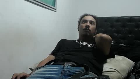 Snapshot of santiagoxxxtreme_ chatting on October 7, 11:03 am Santiago    online show from October 7, 11:03 am