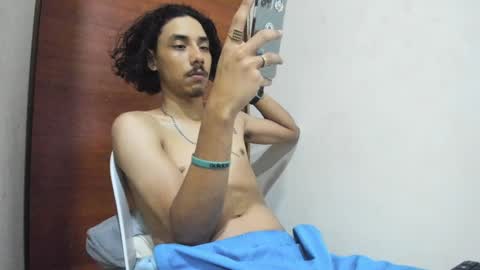 Snapshot of santiagoxxxtreme_ chatting on December 15, 1:00 pm Santiago    online show from December 15, 1:00 pm