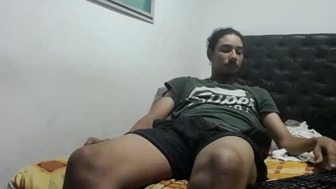 Snapshot of santiagoxxxtreme_ chatting on September 17, 12:33 am Santiago    online show from September 17, 12:33 am