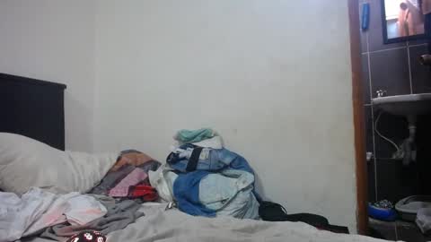 Snapshot of santiagoxxxtreme_ chatting on December 24, 3:37 pm Santiago    online show from December 24, 3:37 pm